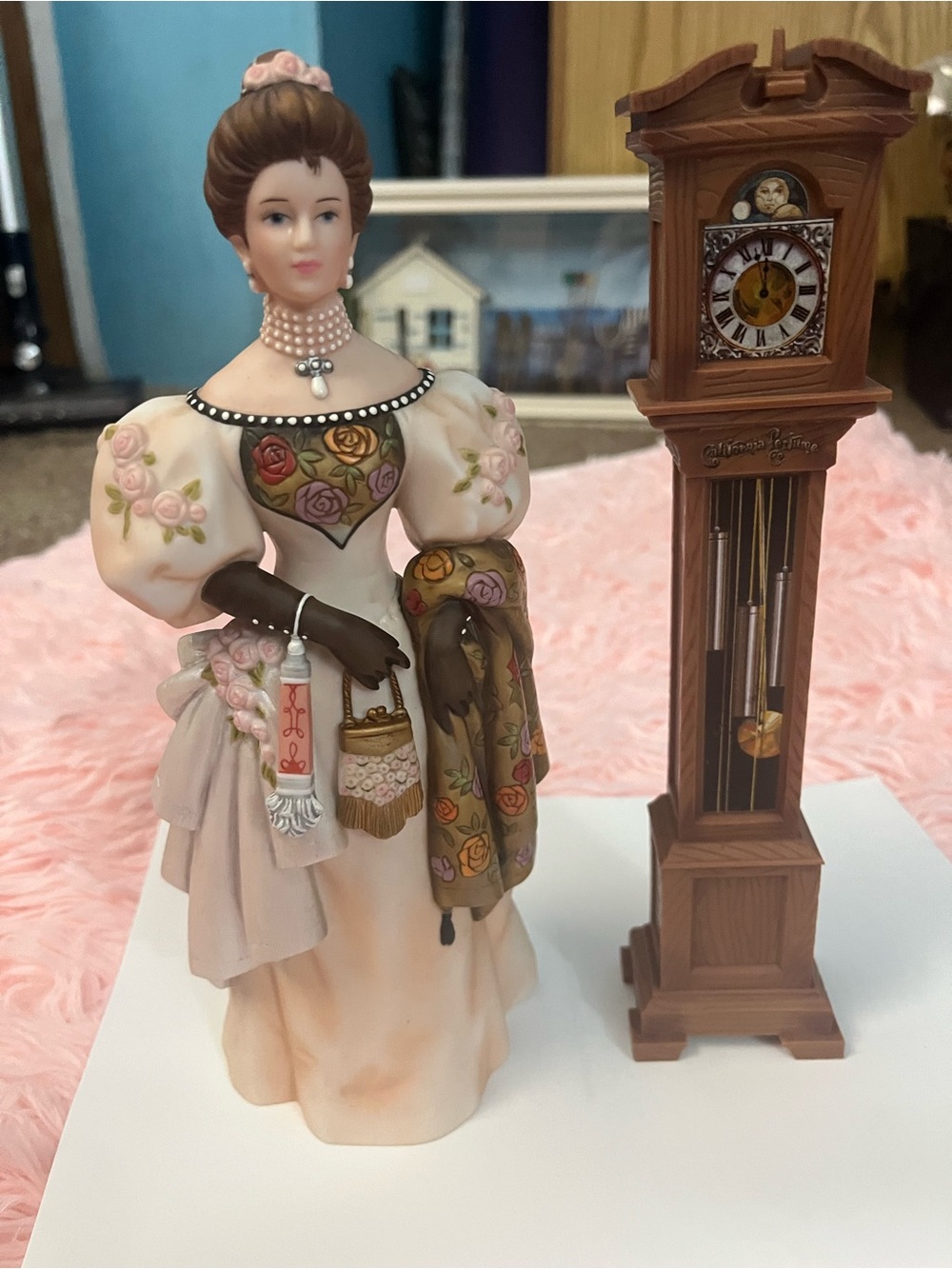 The 2000 Mrs. Albee Award with clock. 10 inch hand painted, Victorian-style.